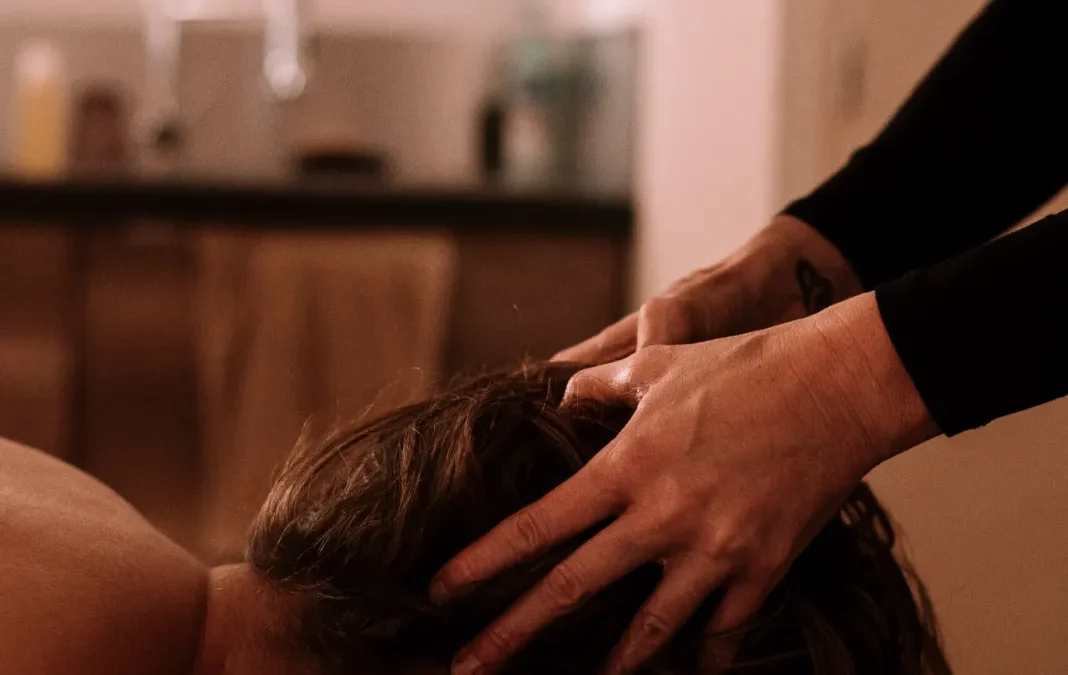 Pourquoi on dort mieux après un massage